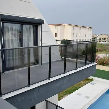 Holiday home Sahnaz Suits *